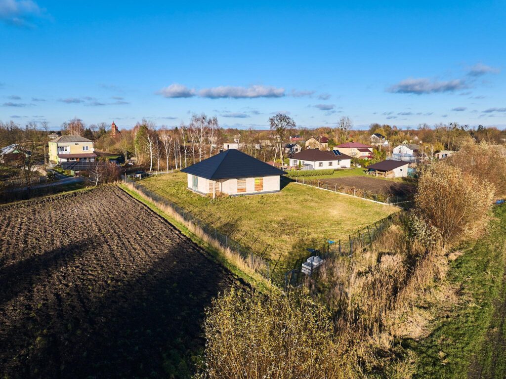 Dom parterowy do wykończenia w Brzeźnie - zdjęcie 11