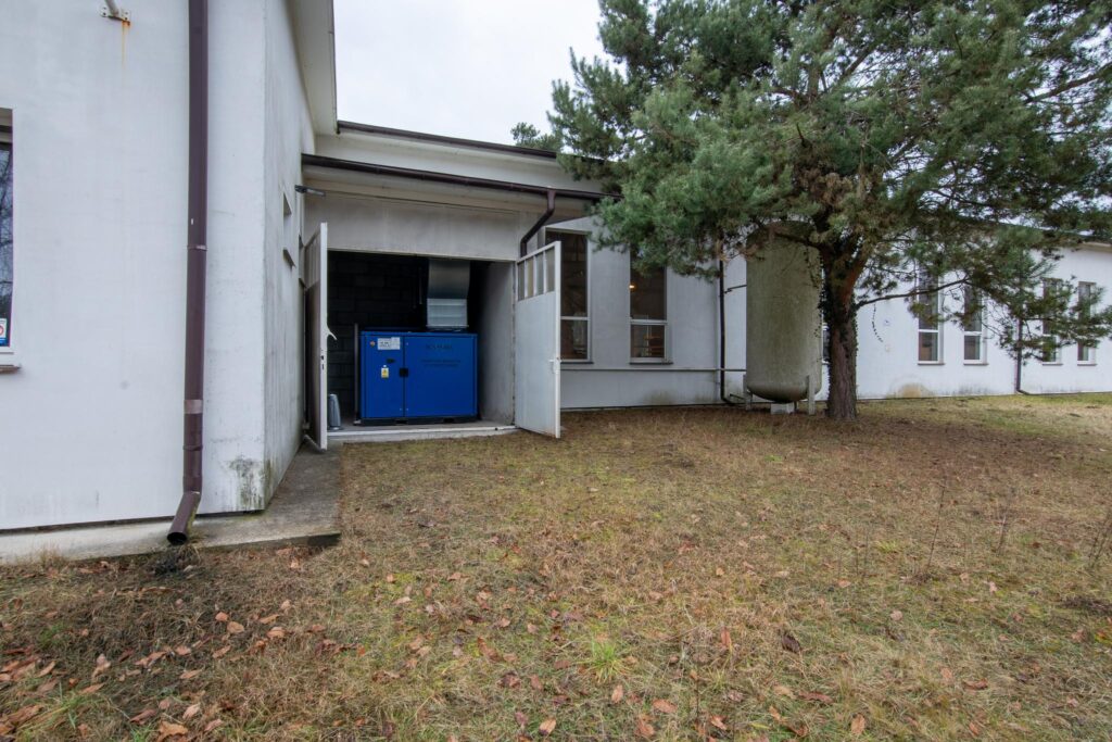 Hala produkcyjna z magazynem, biurami oraz działką - zdjęcie 74