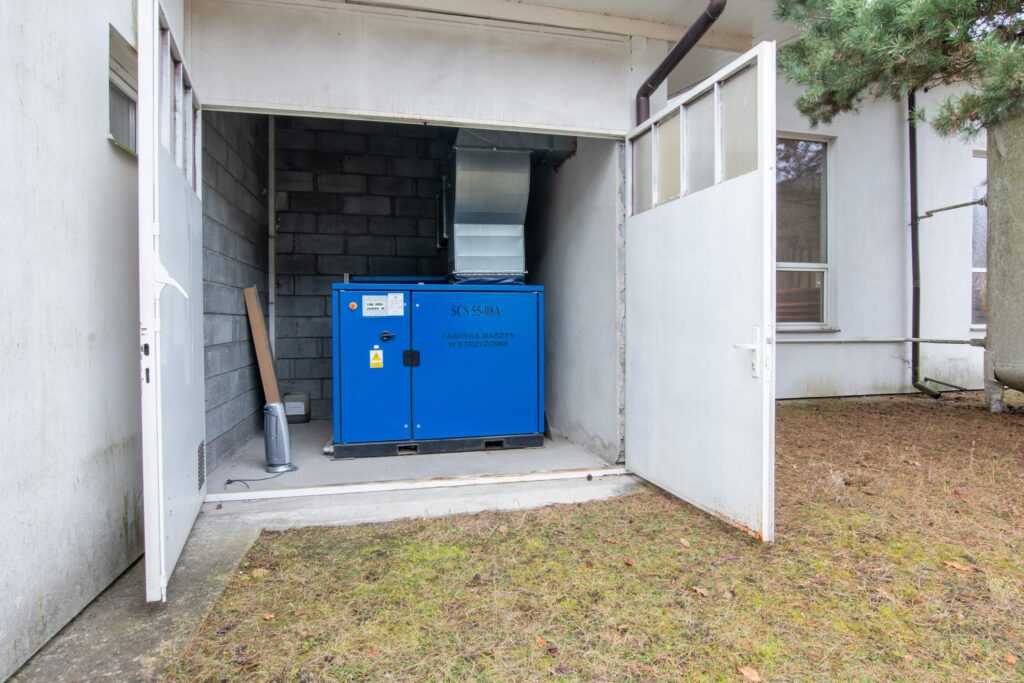 Hala produkcyjna z magazynem, biurami oraz działką - zdjęcie 75