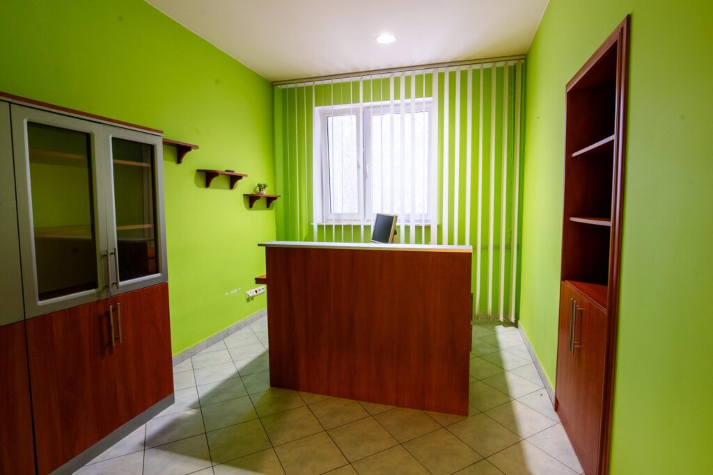 Hala produkcyjna z magazynem, biurami oraz działką - zdjęcie 81