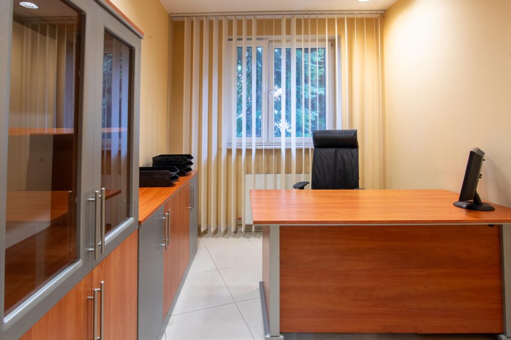 Hala produkcyjna z magazynem, biurami oraz działką - zdjęcie 82