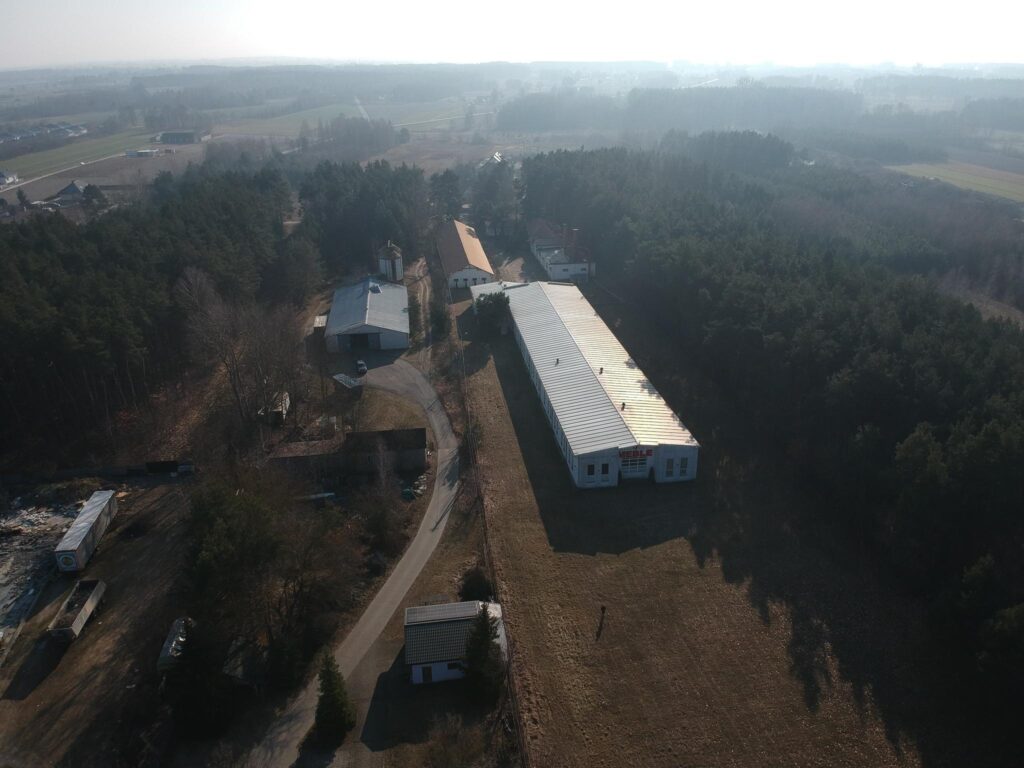 Hala produkcyjna z magazynem, biurami oraz działką - zdjęcie 89