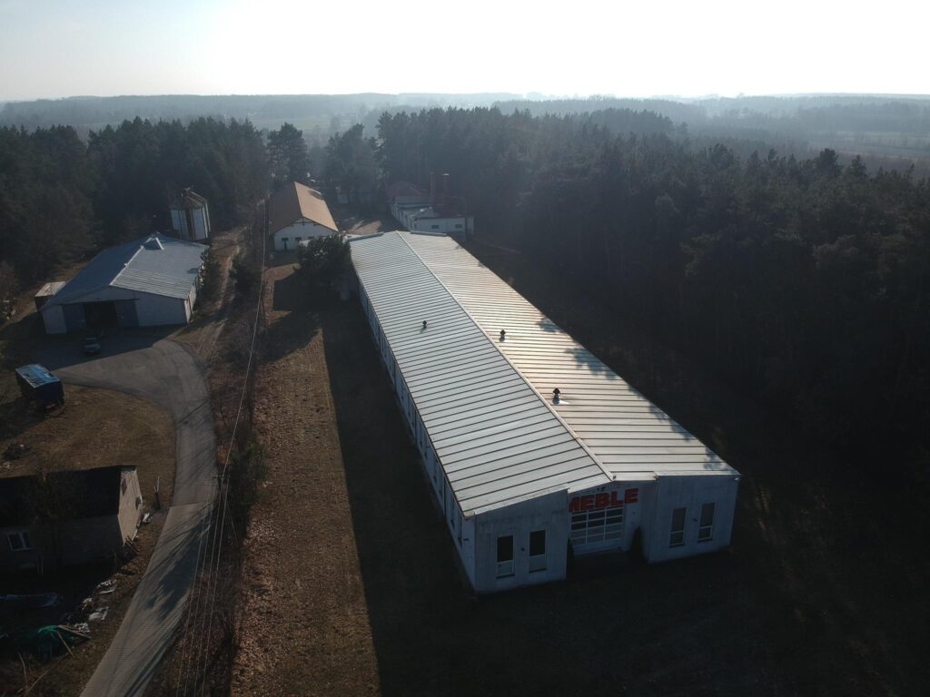 Hala produkcyjna z magazynem, biurami oraz działką - zdjęcie 91