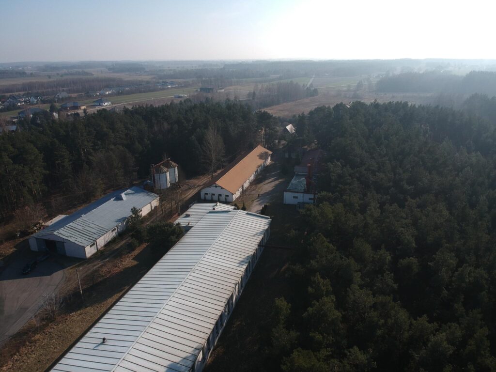 Hala produkcyjna z magazynem, biurami oraz działką - zdjęcie 93