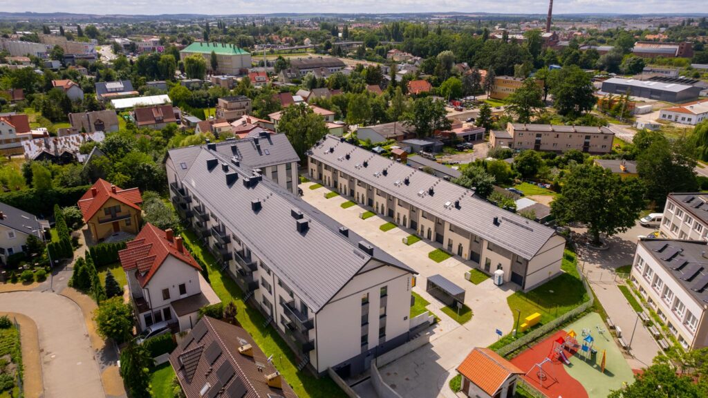 Nowe domy w zabudowie szeregowej w Pruszczu. - zdjęcie 13