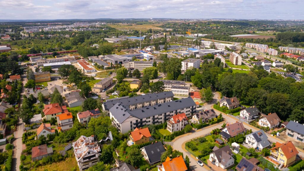 Nowe domy w zabudowie szeregowej w Pruszczu. - zdjęcie 17