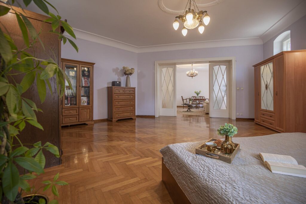 Wyjątkowy 5-pokojowy apartament w kamienicy - zdjęcie 8