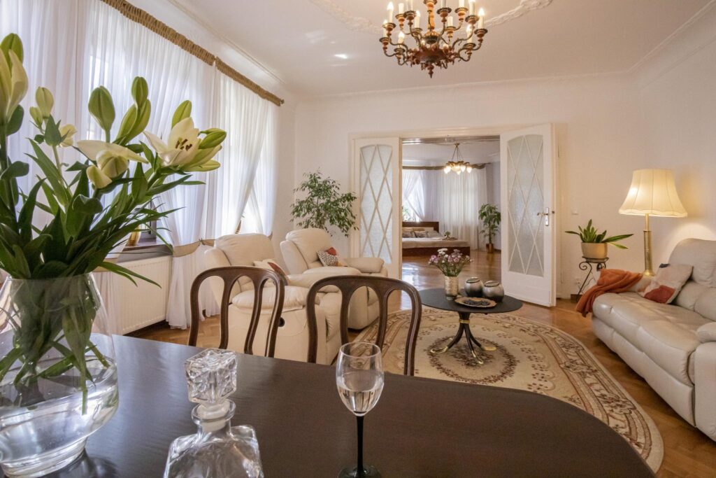 Wyjątkowy 5-pokojowy apartament w kamienicy - zdjęcie 3