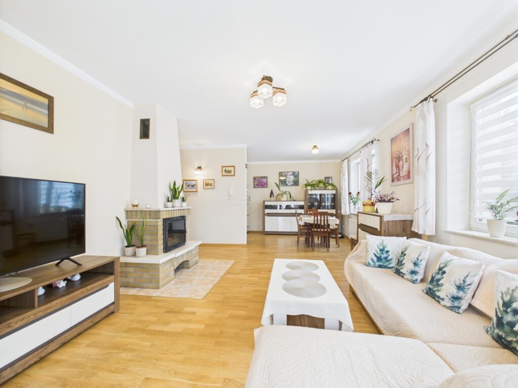 Dom z potencjałem na 3 niezależne mieszkania - zdjęcie 1