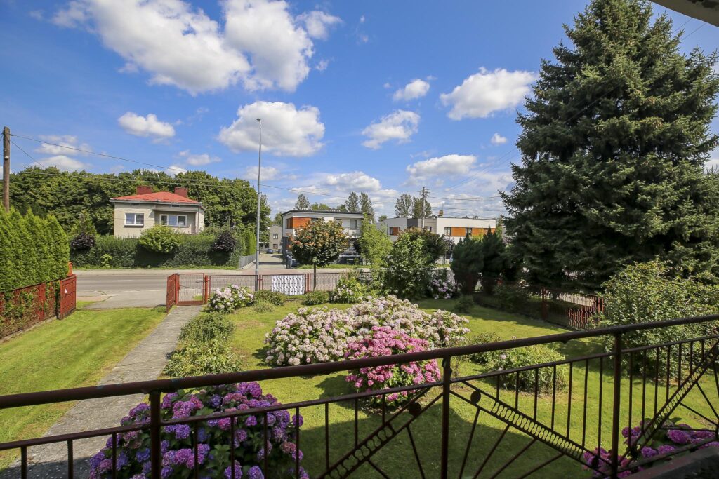 Dom z pięknym ogrodem - Sędziszów Małopolski - zdjęcie 1