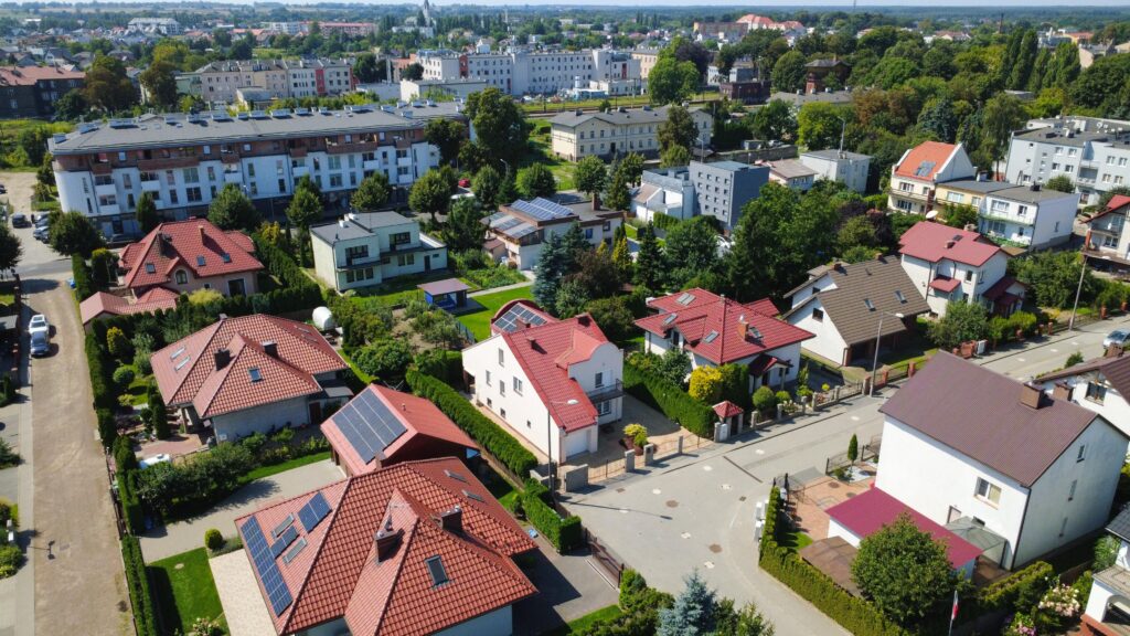Nowoczesny i funkcjonalny dom z fotowoltaiką - zdjęcie 17