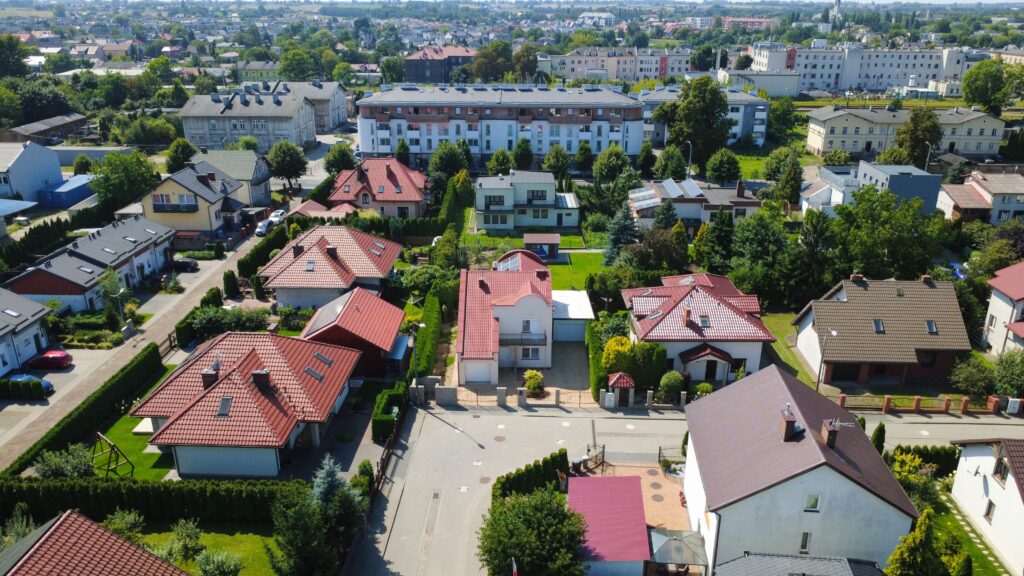 Nowoczesny i funkcjonalny dom z fotowoltaiką - zdjęcie 16