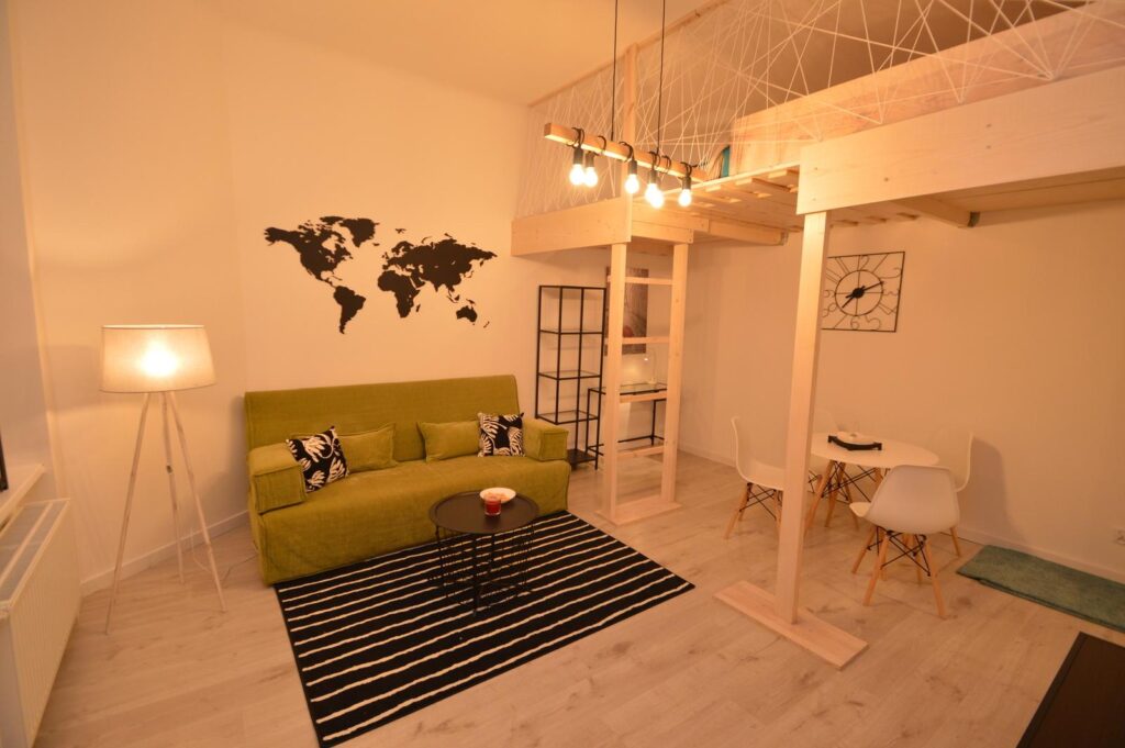 Kawalerka z antresolą - zdjęcie 1