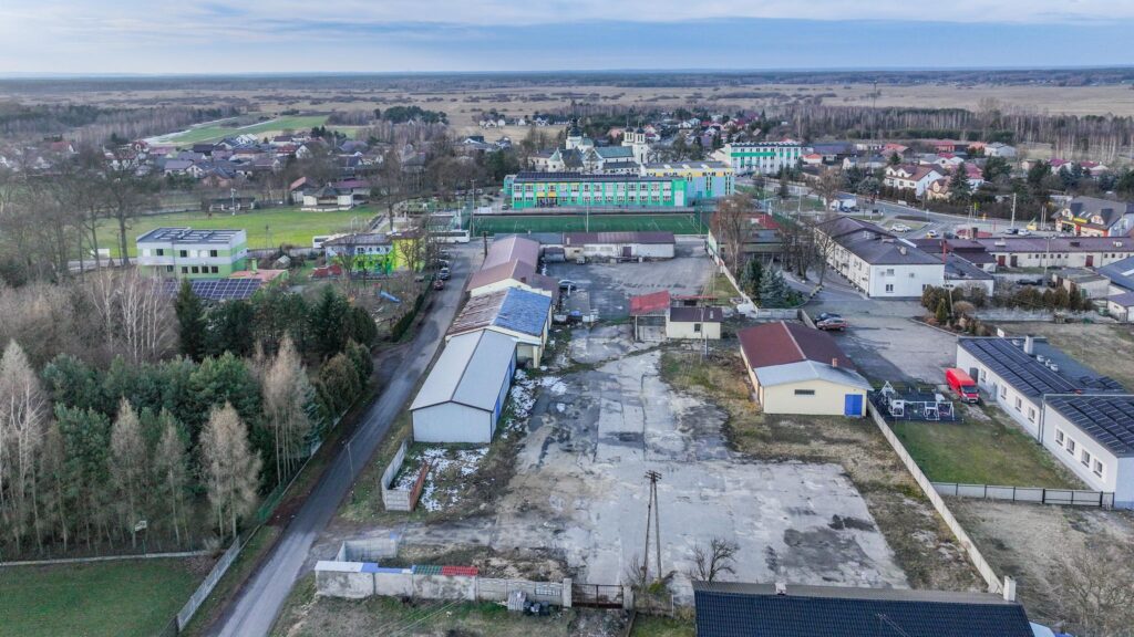 Nieruchomość z budynkami handlowo-magazynowymi - zdjęcie 19