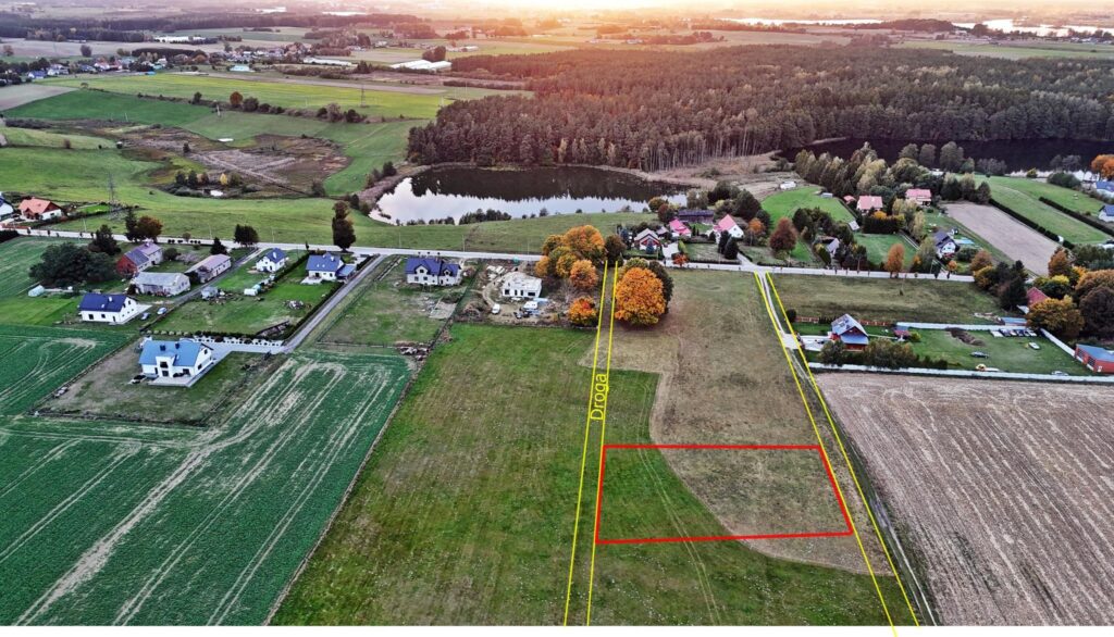 Działka siedliskowa 30 arów blisko jeziora i lasu - zdjęcie 1