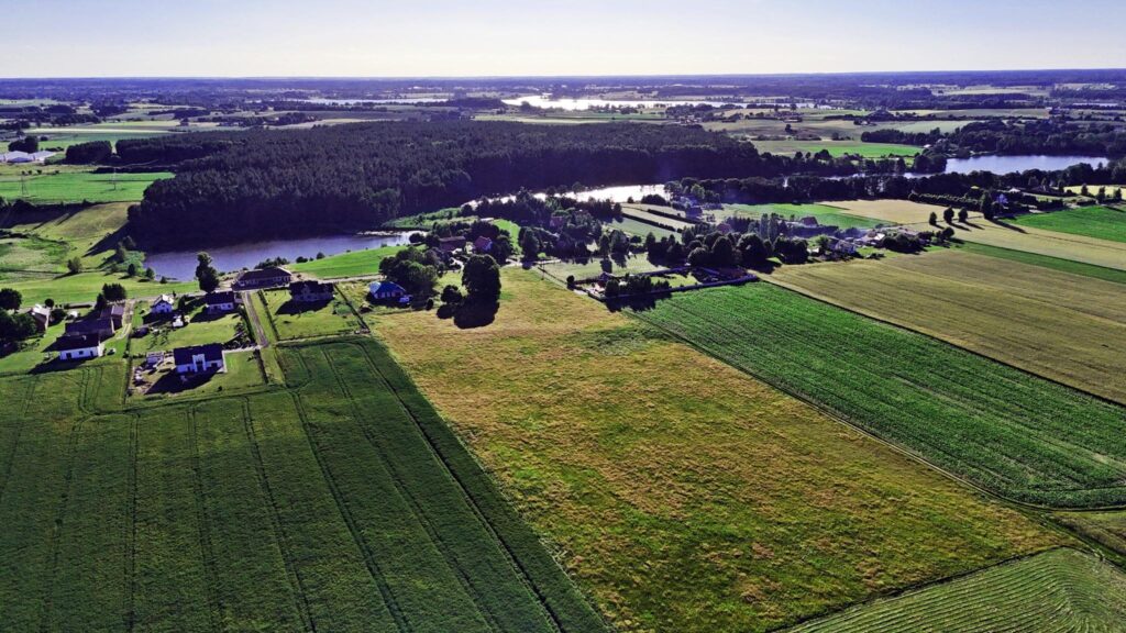 Działka siedliskowa 30 arów blisko jeziora i lasu - zdjęcie 4
