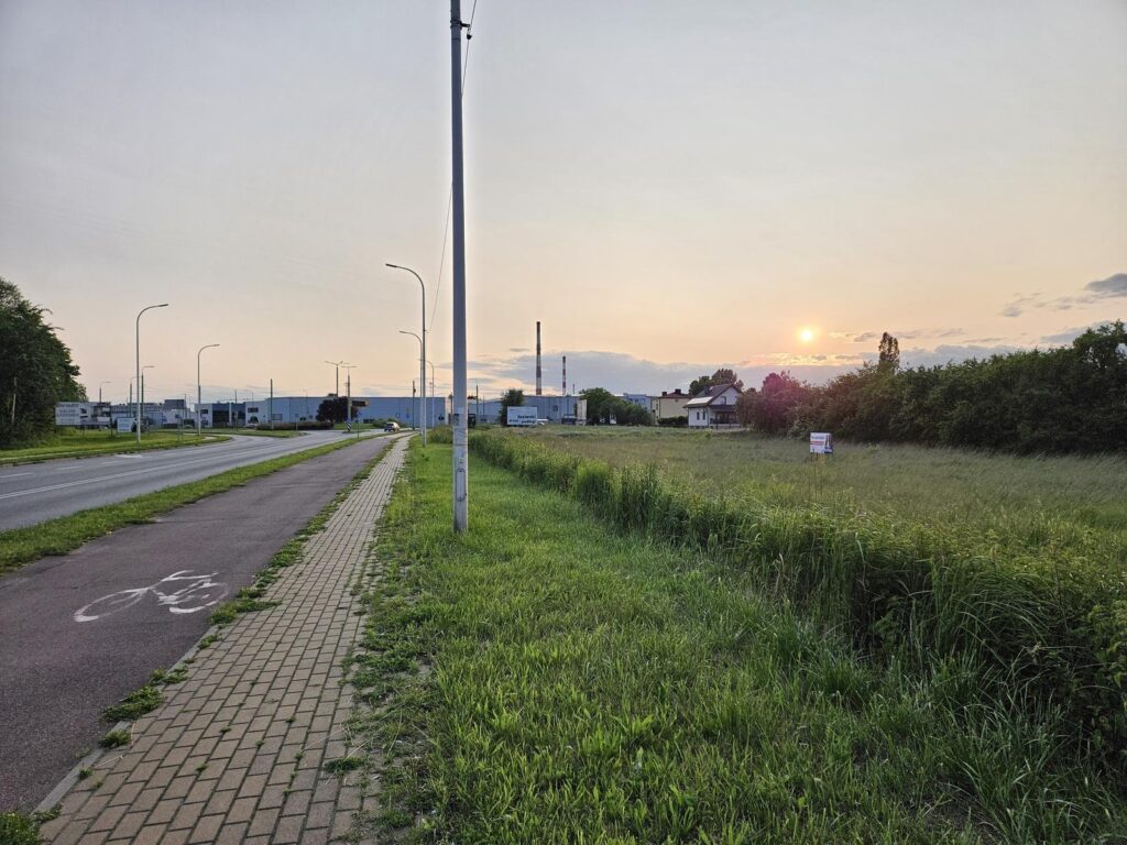 Atrakcyjna działka z WZ (budynek służby zdrowia) - zdjęcie 13