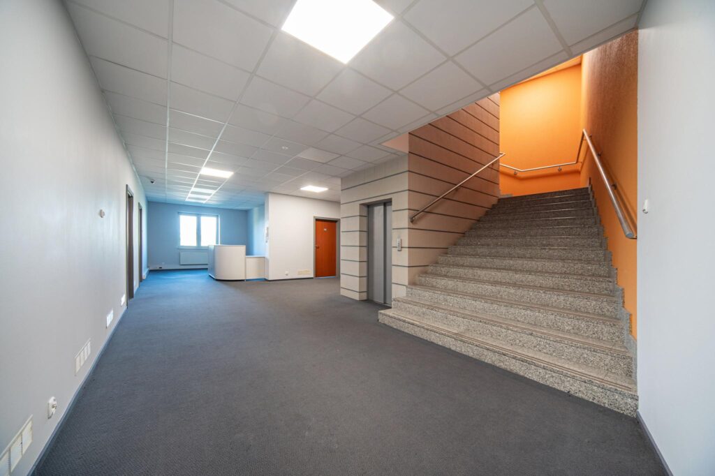 Lokal 416m2  z parkingiem i windą w Piasecznie - zdjęcie 19