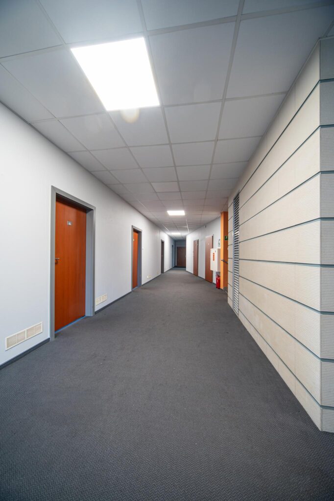 Lokal 416m2  z parkingiem i windą w Piasecznie - zdjęcie 9