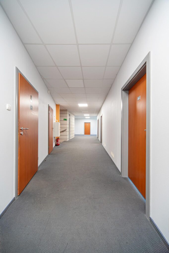 Lokal 416m2  z parkingiem i windą w Piasecznie - zdjęcie 18
