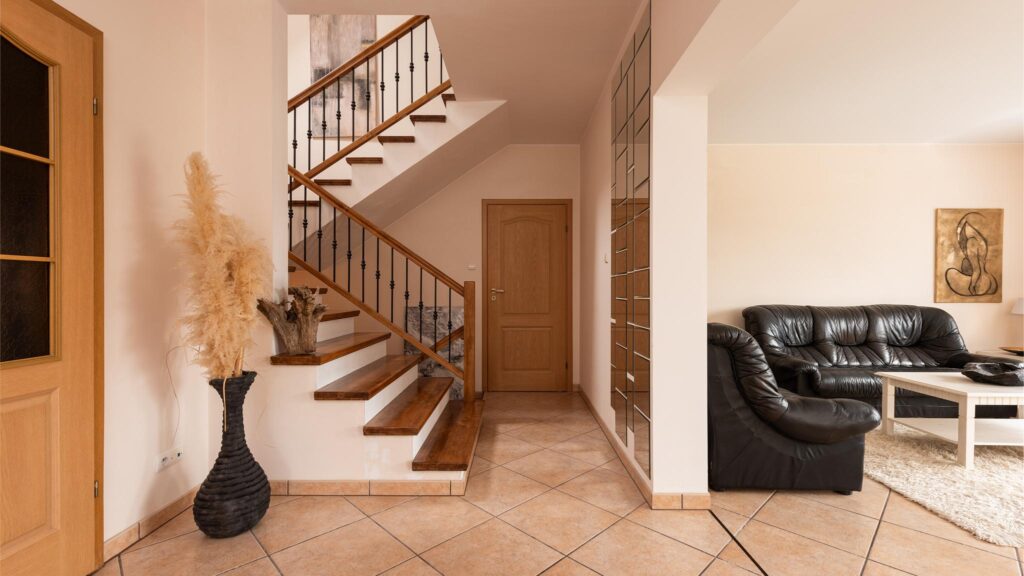 Dom gotowy do wprowadzenia – 10 arów zieleni - zdjęcie 4