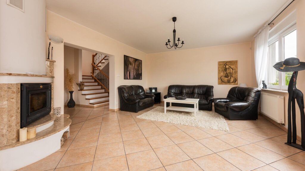 Dom gotowy do wprowadzenia – 10 arów zieleni - zdjęcie 5