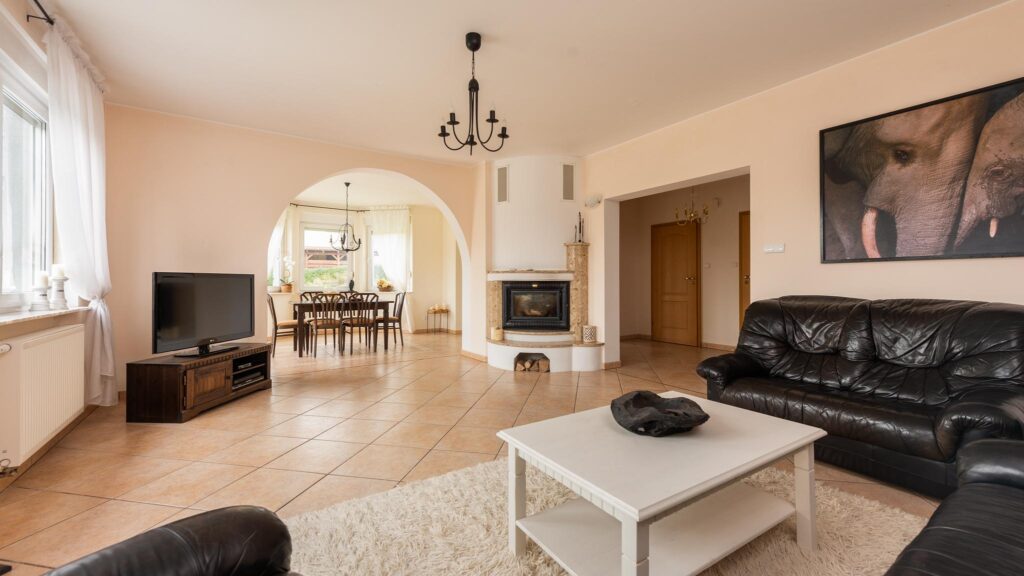 Dom gotowy do wprowadzenia – 10 arów zieleni - zdjęcie 6