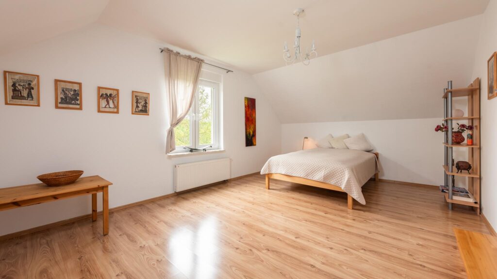 Dom gotowy do wprowadzenia – 10 arów zieleni - zdjęcie 12