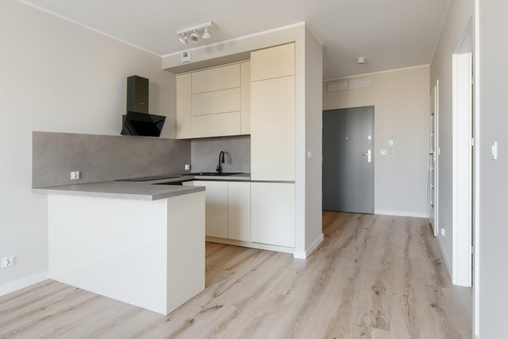 Nowoczesne mieszkanie z dużym tarasem - zdjęcie 1