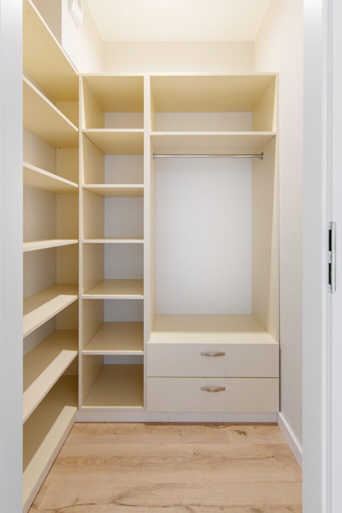 Nowoczesne mieszkanie z dużym tarasem - zdjęcie 13