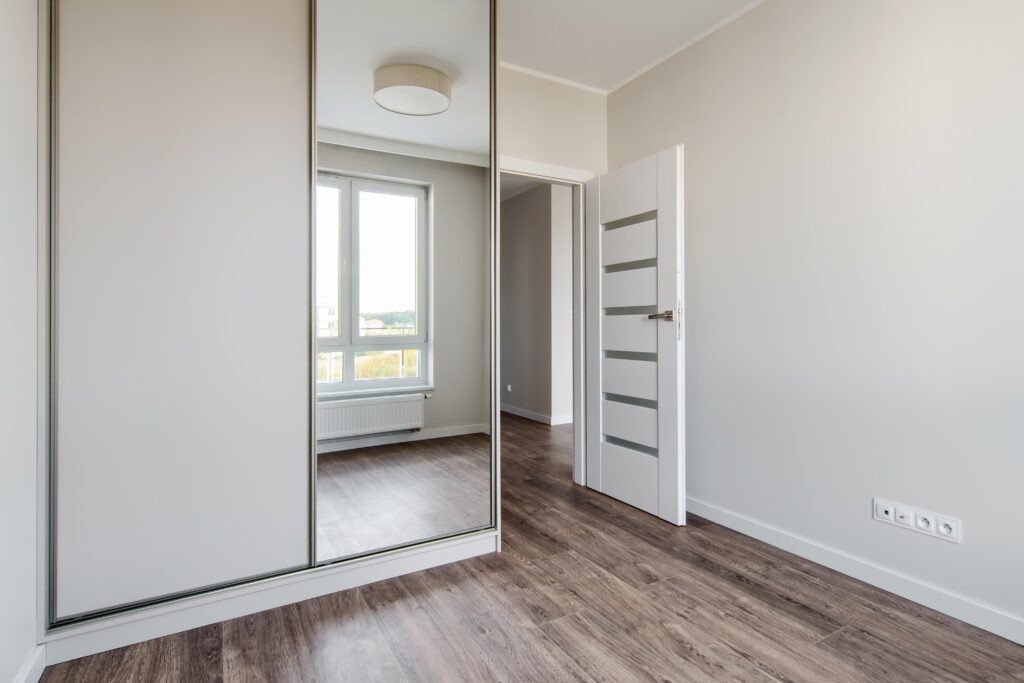 Nowoczesne mieszkanie z dużym tarasem - zdjęcie 11