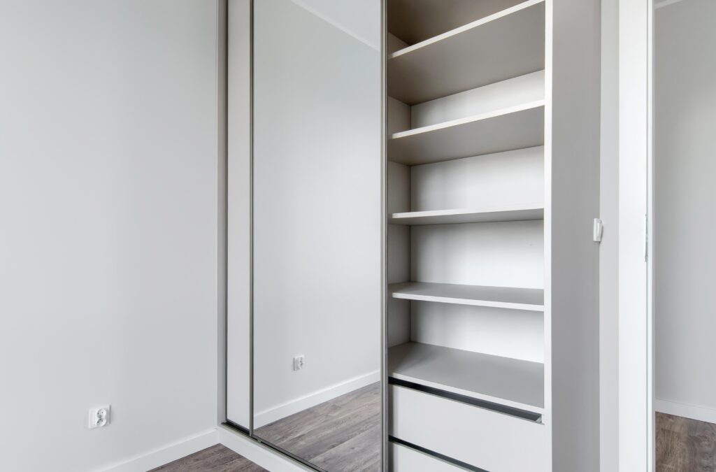 Nowoczesne mieszkanie z dużym tarasem - zdjęcie 12