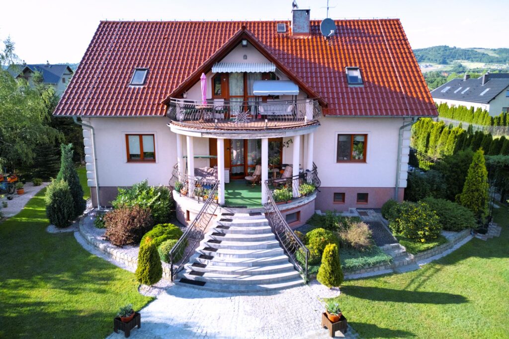 Pół domu w Jeżowie Sudeckim! - zdjęcie 1