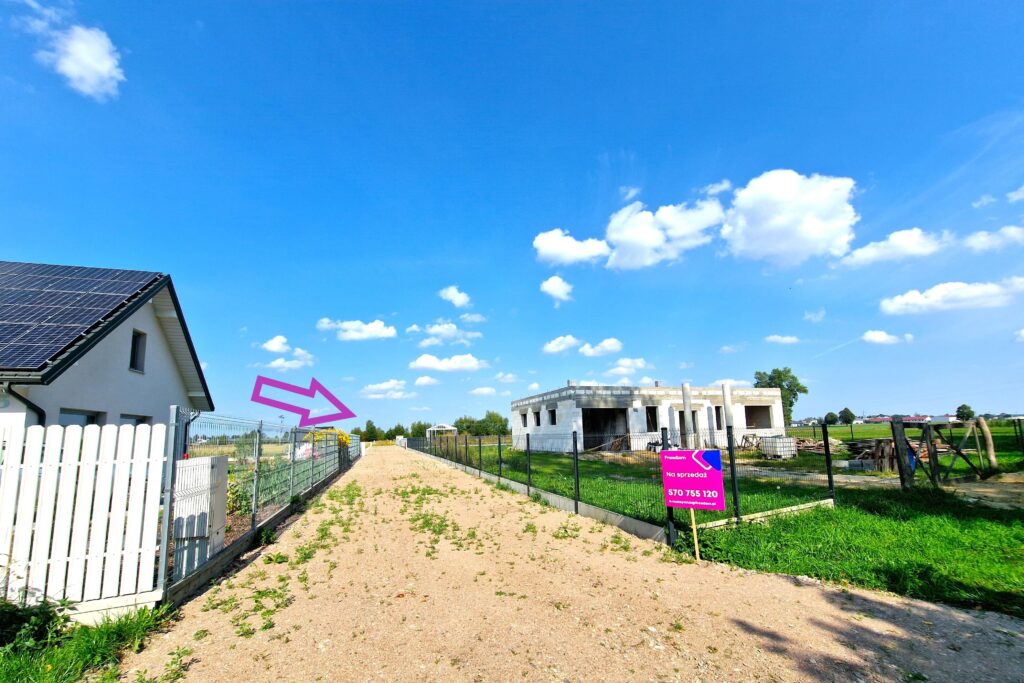 Działka budowlana, prąd i woda na działce - zdjęcie 1