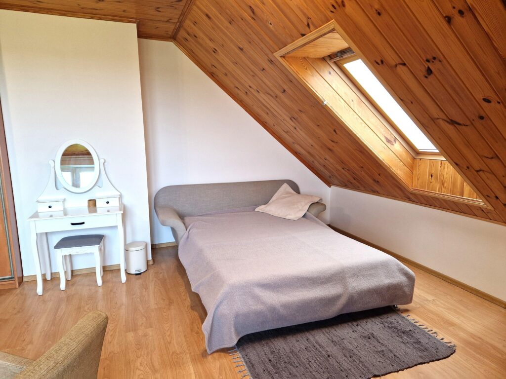 Duży zadbany dom z własnym lasem i stawem - zdjęcie 14