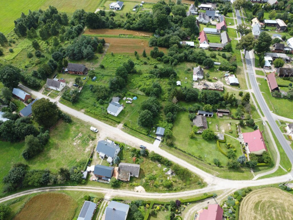 Działki z domem do remontu – malownicze Sulechowo - zdjęcie 1