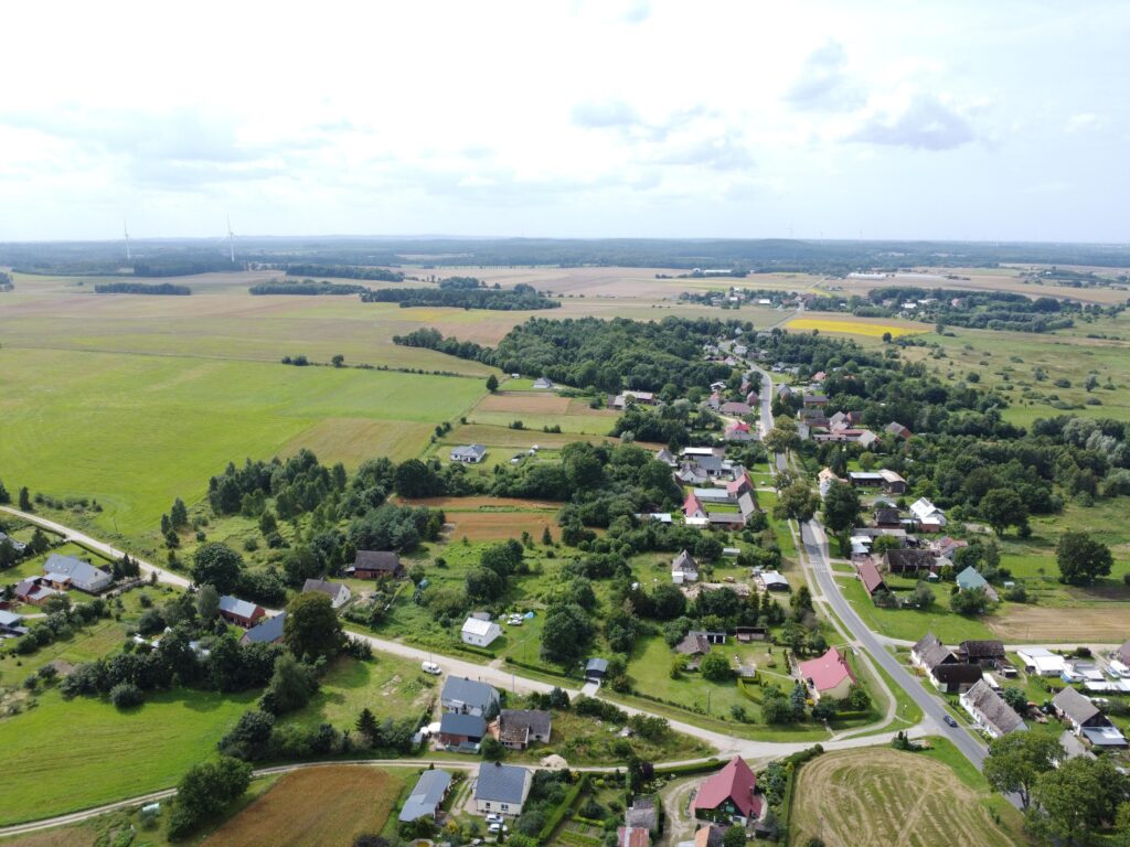 Działki z domem do remontu – malownicze Sulechowo - zdjęcie 2