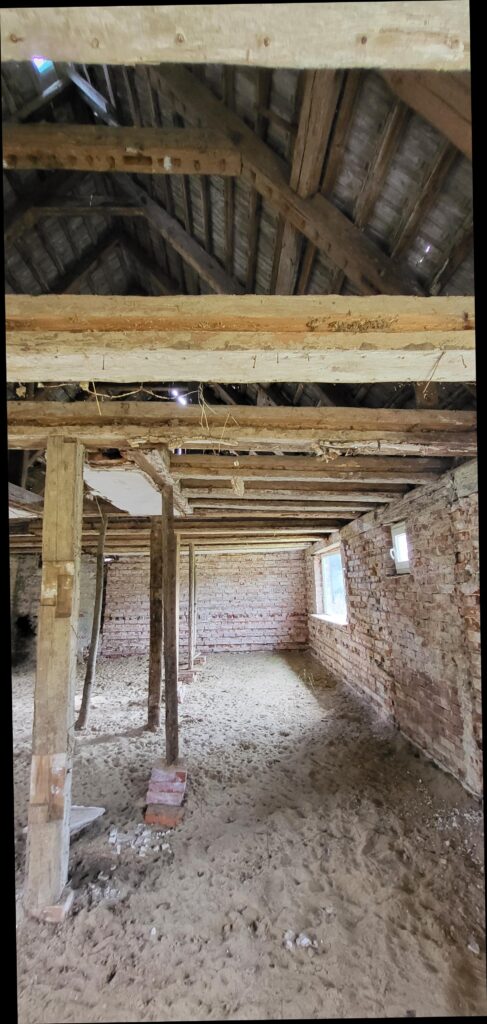 Działki z domem do remontu – malownicze Sulechowo - zdjęcie 9