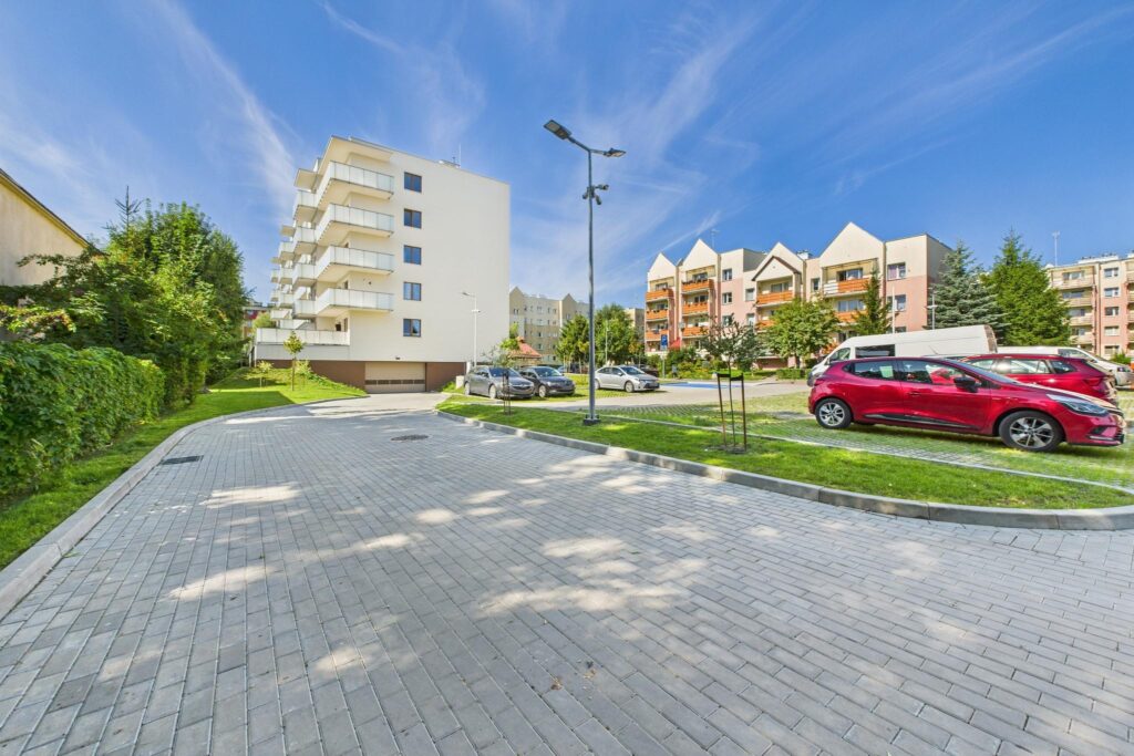 Przestronne 3-pokojowe mieszkanie z garażem - zdjęcie 3