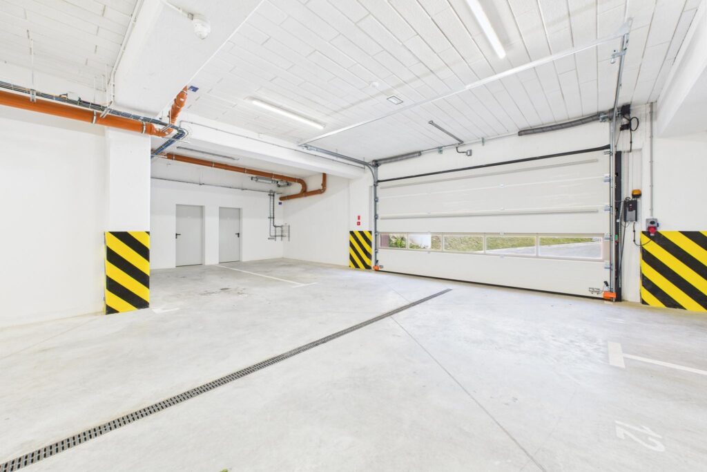 Przestronne 3-pokojowe mieszkanie z garażem - zdjęcie 28