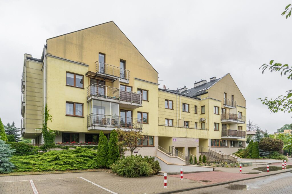Dwupoziomowe mieszkanie z poddaszem – Pruszków - zdjęcie 1