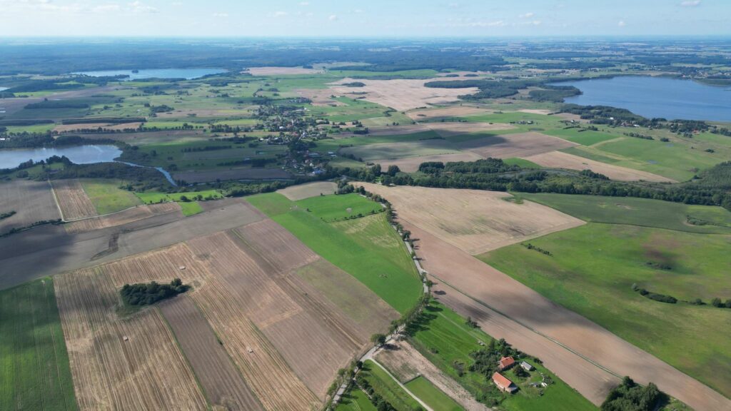 Malownicza działka na sprzedaż przy kanale. - zdjęcie 7