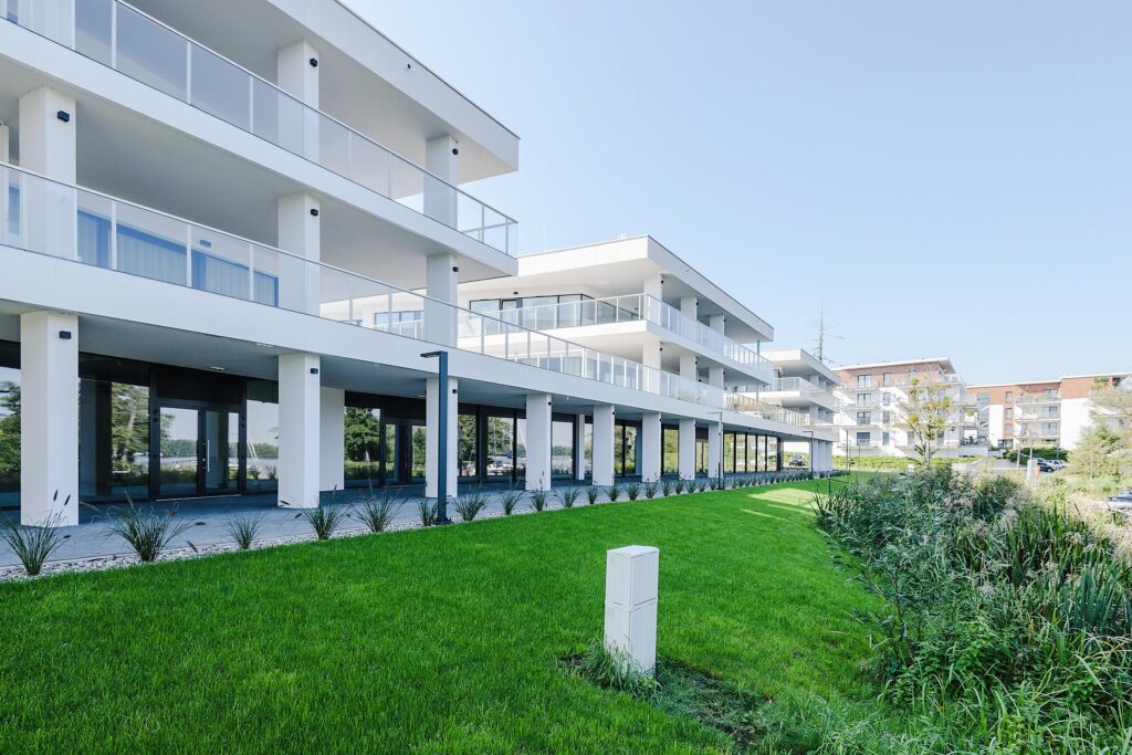 Marina Iława lokal usługowy nad brzegiem Jezioraka - zdjęcie 1