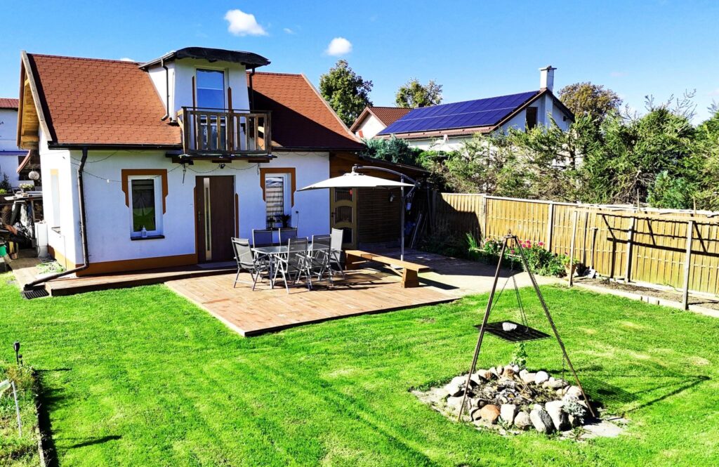 Domek z ogrodem i stawem w Suszu na sprzedaż - zdjęcie 2