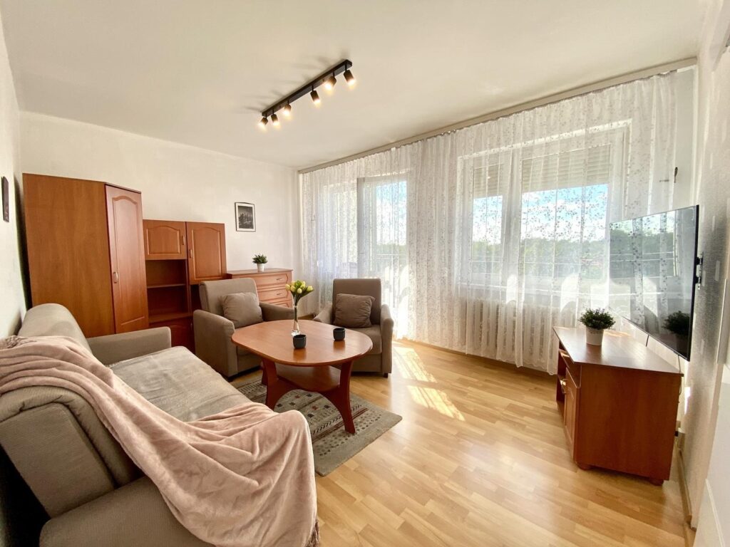 Kawalerka z wydzieloną sypialnią + balkon - zdjęcie 2