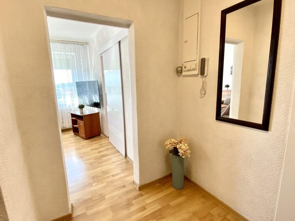 Kawalerka z wydzieloną sypialnią + balkon - zdjęcie 4