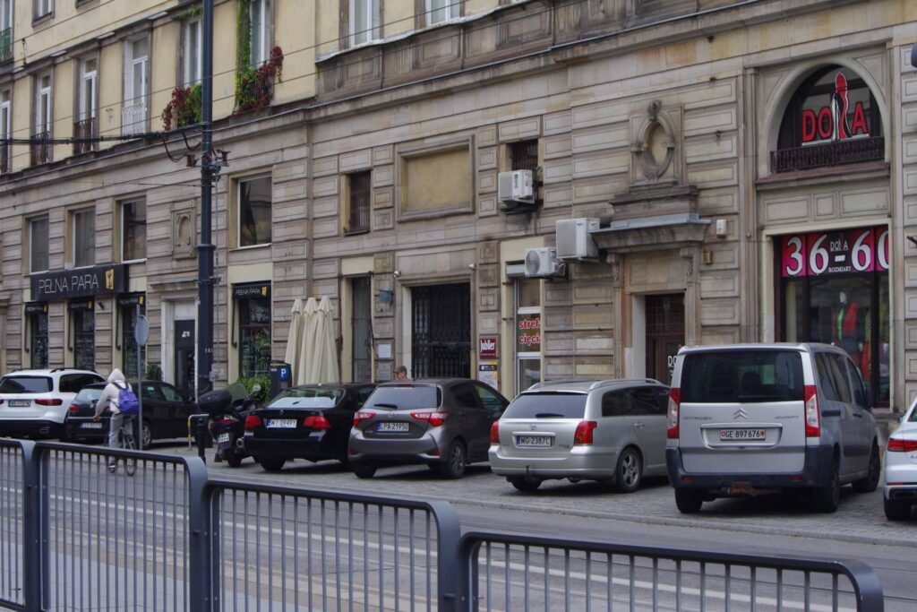Lokal usługowy Metro Politechnika - zdjęcie 1