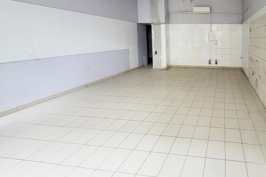 Lokal na parterze kamienicy w centrum na wynajem - zdjęcie 7