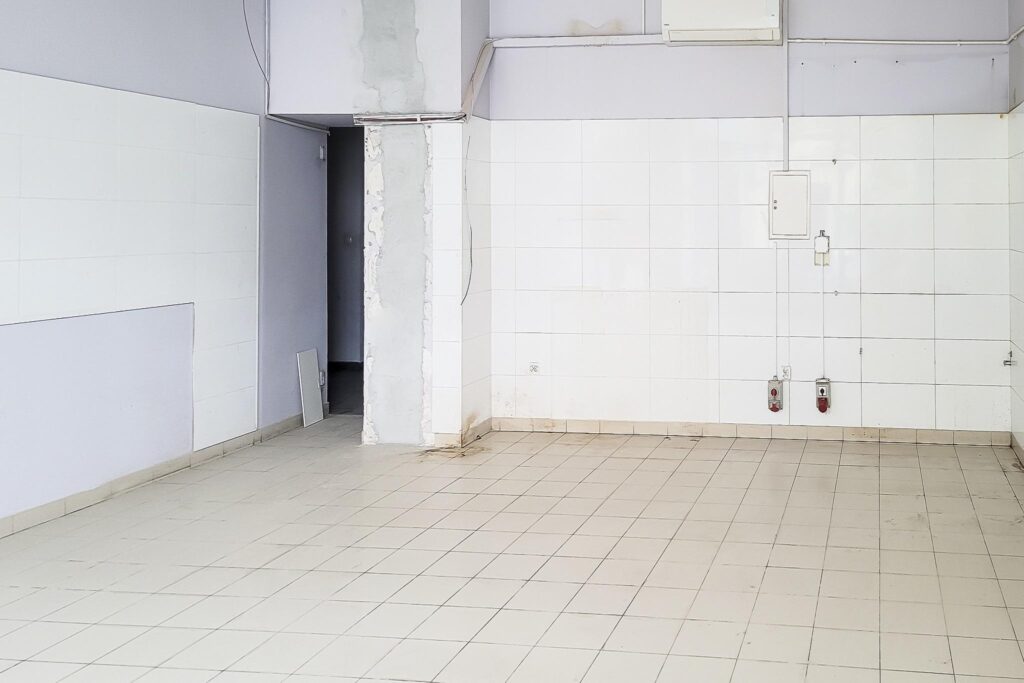 Lokal na parterze kamienicy w centrum na wynajem - zdjęcie 6