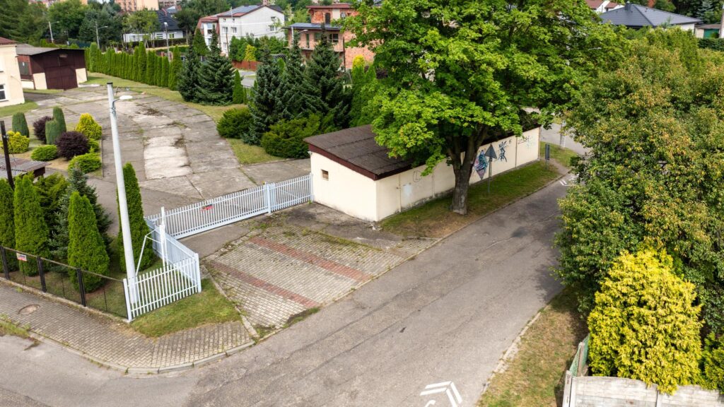 Obiekt przemysłowy z zapleczem biurowym i garażami - zdjęcie 41